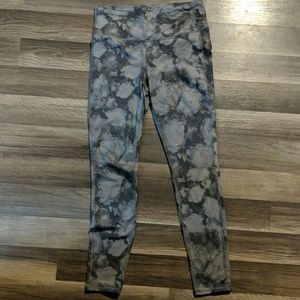 Athleta gray tie-dye leggings size medium